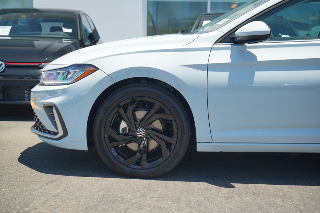 Thumbnail: 2025 Volkswagen Jetta - 2