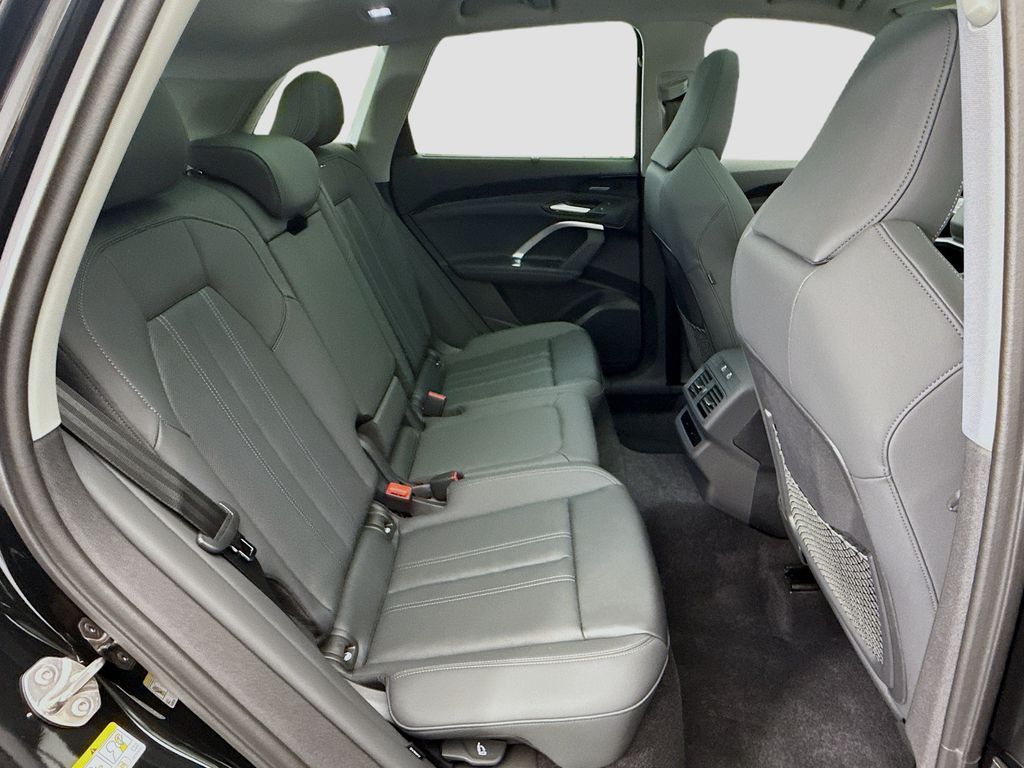 Thumbnail: 2025 Audi Q5 - 22