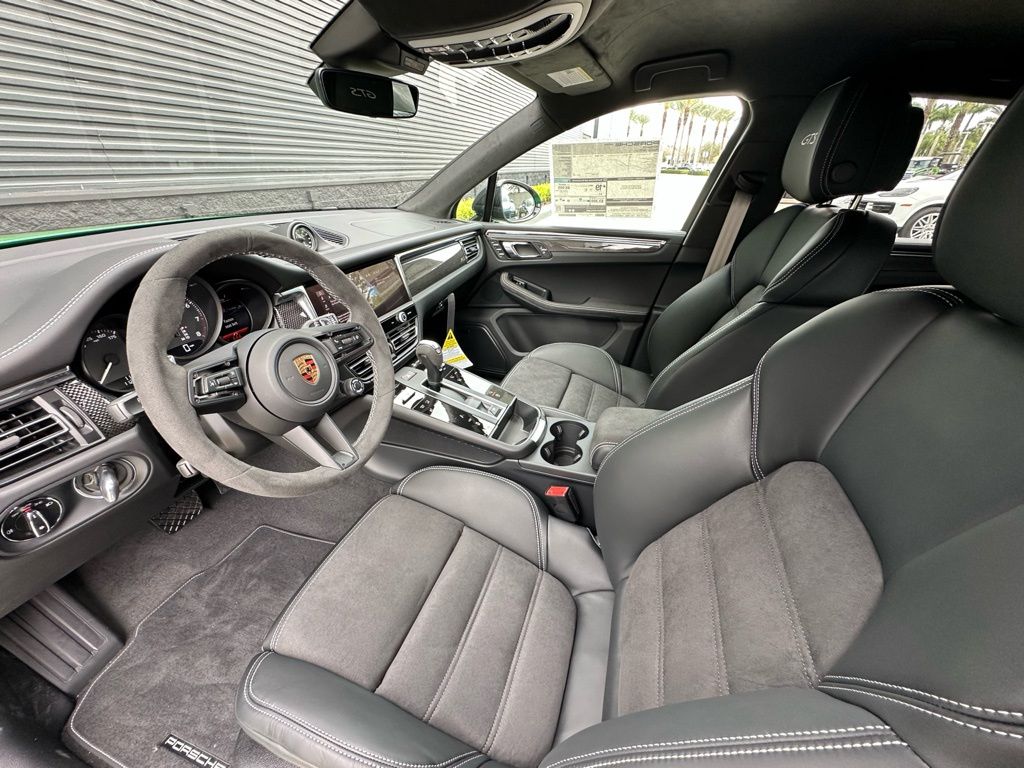 Thumbnail: 2026 Porsche Macan - 4