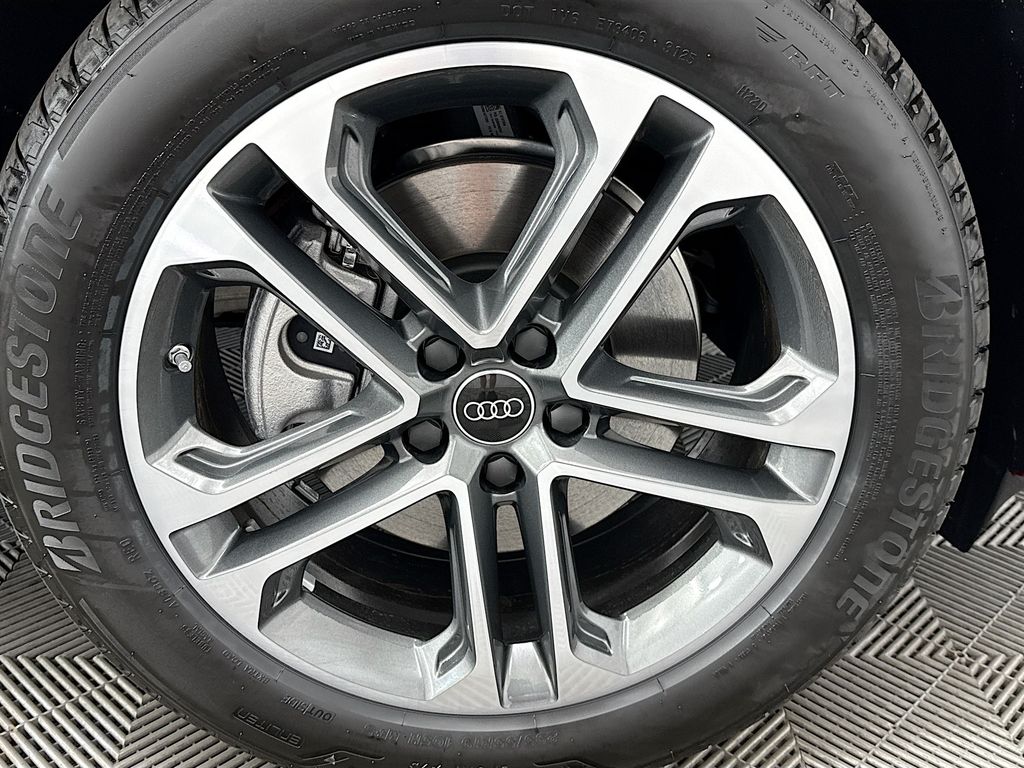 Thumbnail: 2025 Audi Q5 - 31