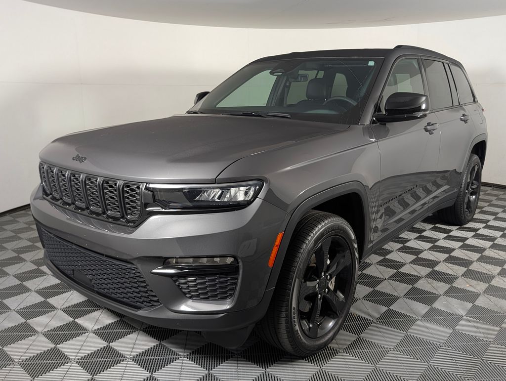 Baltic Gray Metallic Clearcoat 2025 Jeep Grand Cherokee SUV / Crossover Four-Wheel Drive 8-Speed Automatic