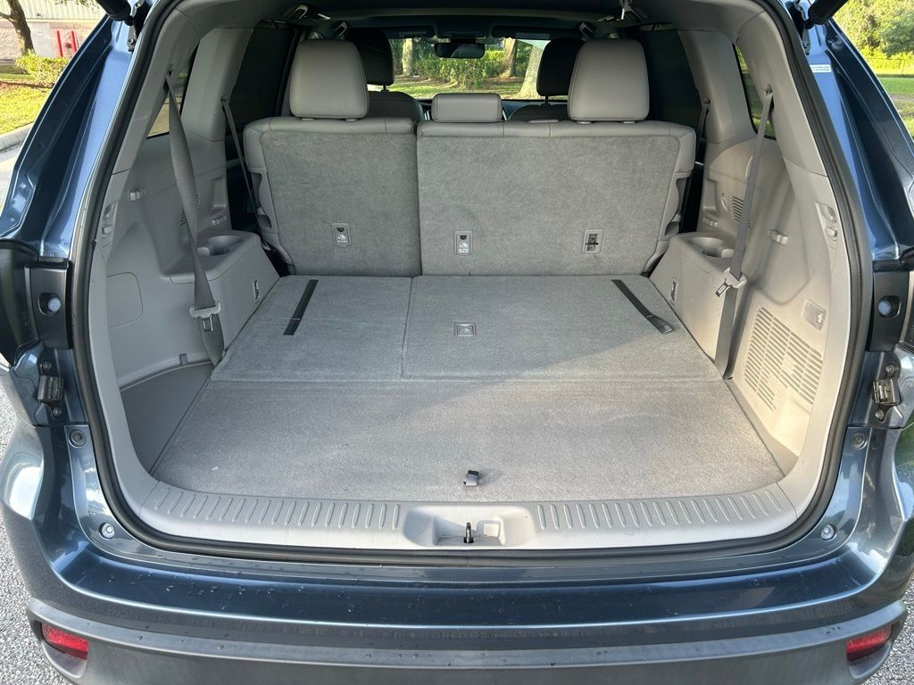 2017 Toyota Highlander SE 10