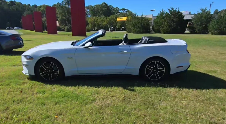 2022 Ford Mustang GT Premium 2