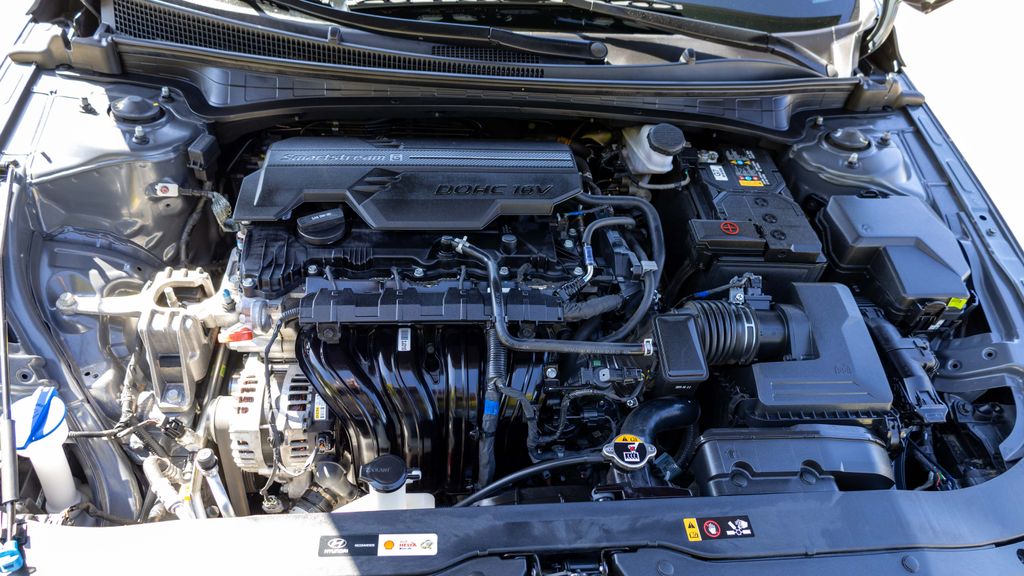 Used 2024 Hyundai Elantra SE 4D Sedan