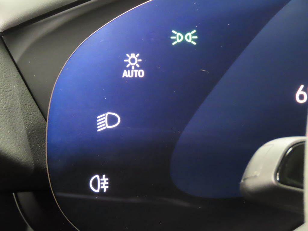 Thumbnail: 2025 Porsche Taycan - 23