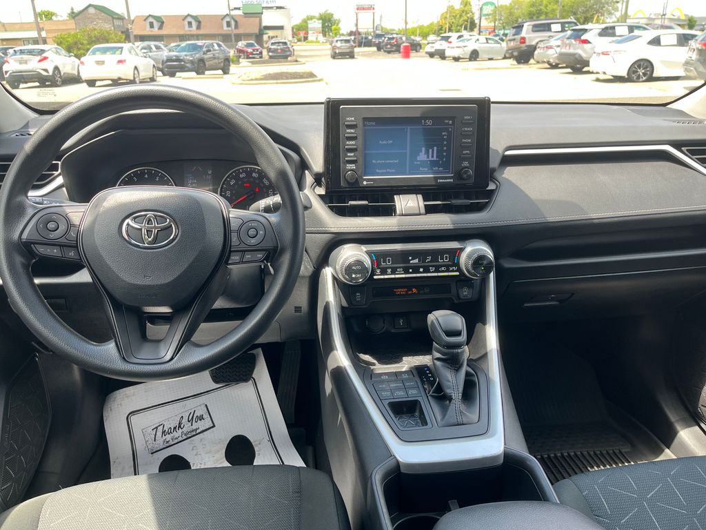 2022 Toyota RAV4 XLE photo