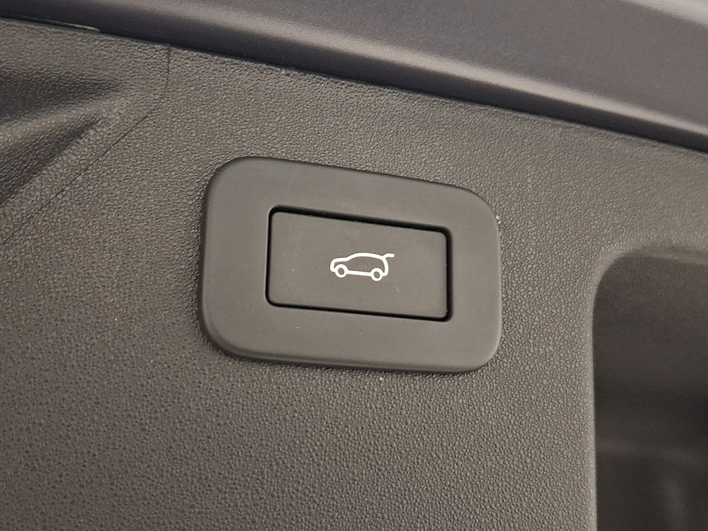 Thumbnail: 2025 Land Rover Discovery Sport - 31