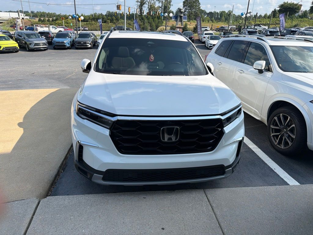 Platinum White Pearl 2025 Honda Pilot SUV / Crossover All-Wheel Drive Automatic