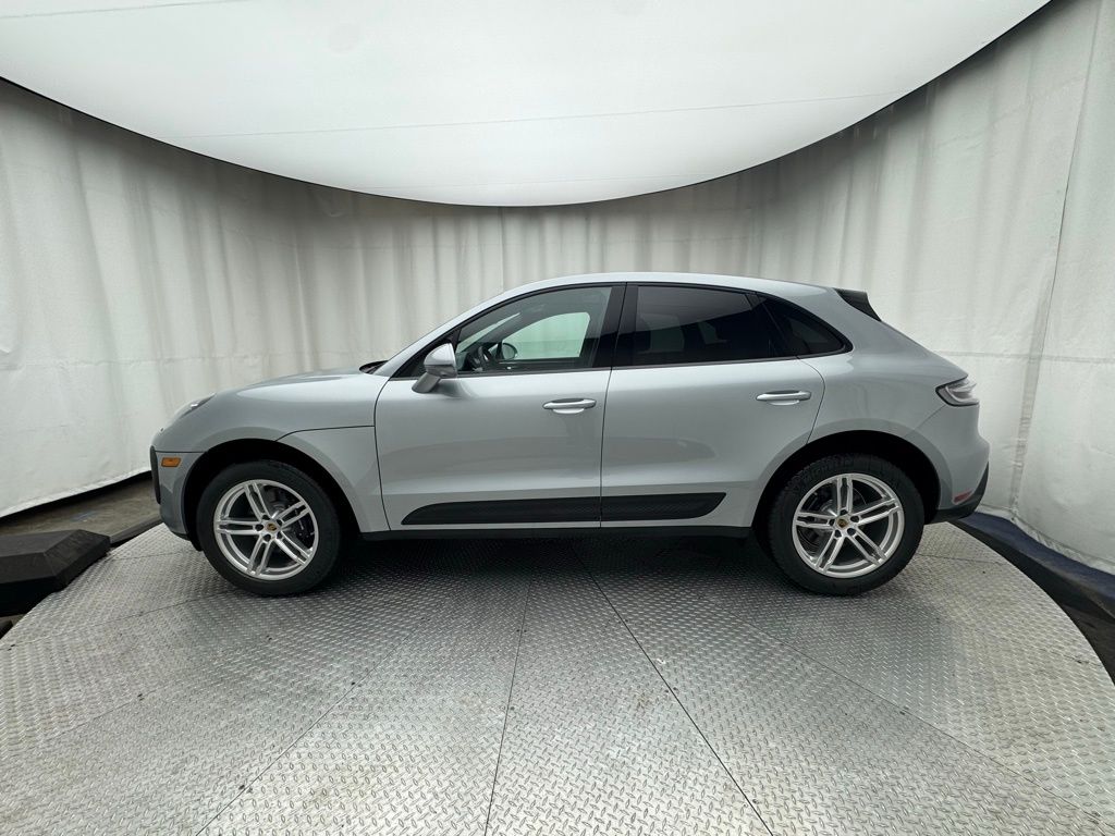 Thumbnail: 2025 Porsche Macan - 2