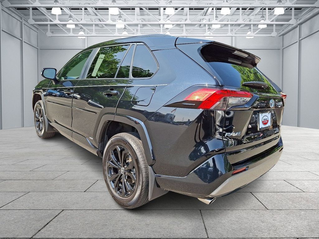 2023 Toyota RAV4 SE 6
