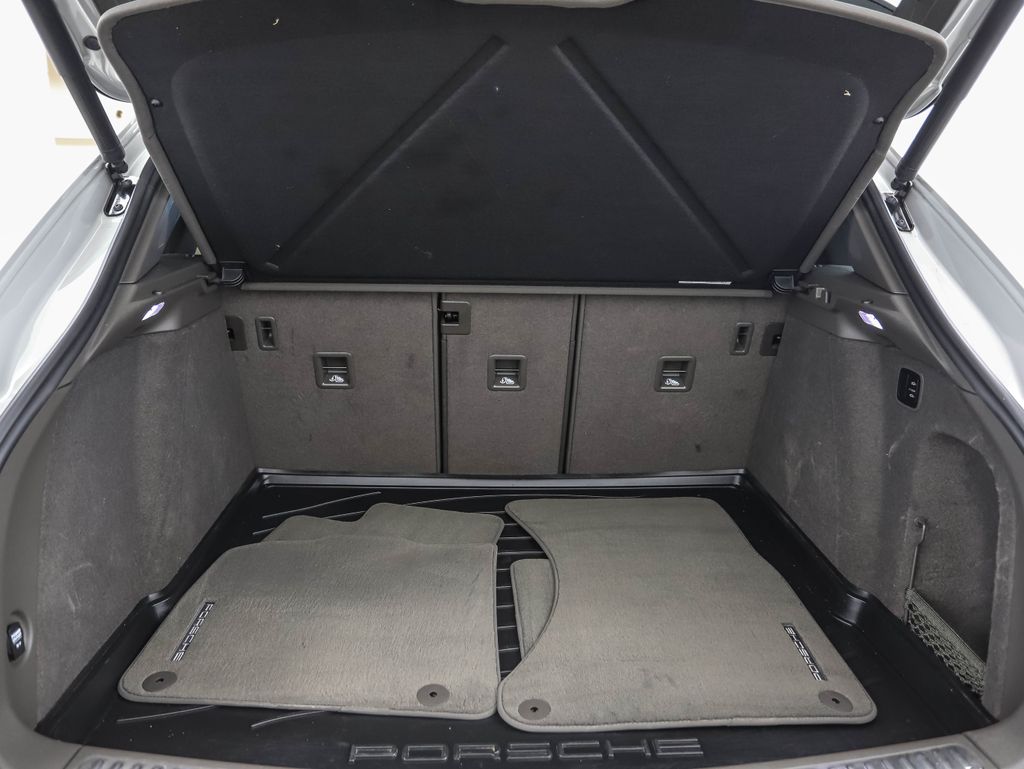 Thumbnail: 2021 Porsche Macan - 23