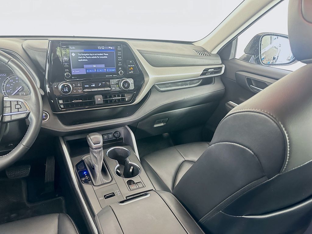Thumbnail: 2021 Toyota Highlander - 23
