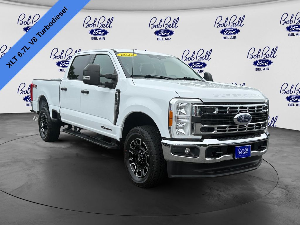 Oxford White 2023 Ford F-250 Super Duty Pickup Truck Four-Wheel Drive Automatic