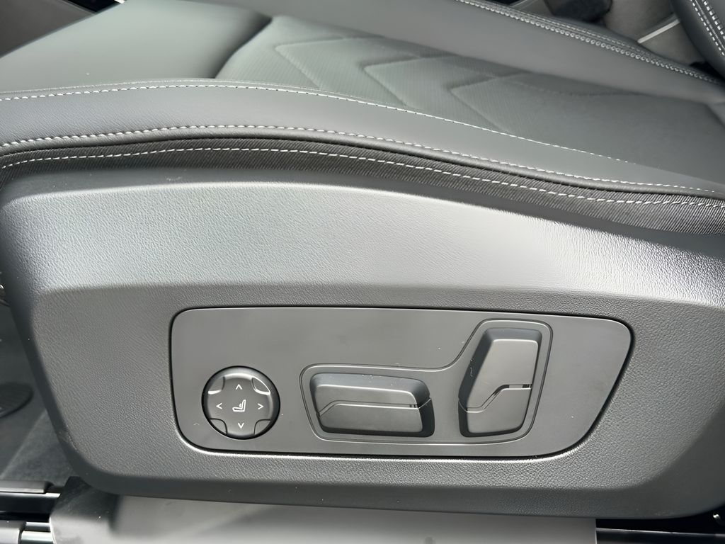 New 2026 Silver BMW xDrive28i image 11