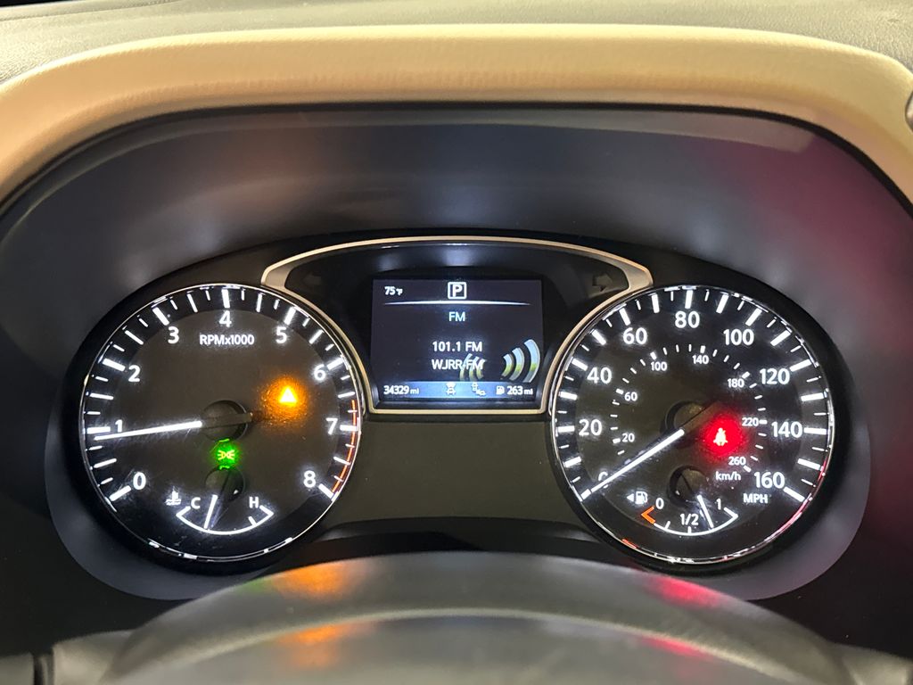 Certified Used 2018 White Nissan Platinum image 25