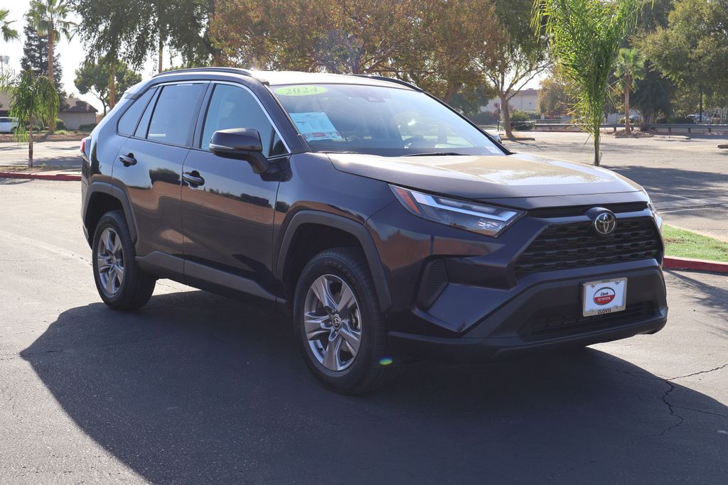 2024 Toyota RAV4 XLE 3