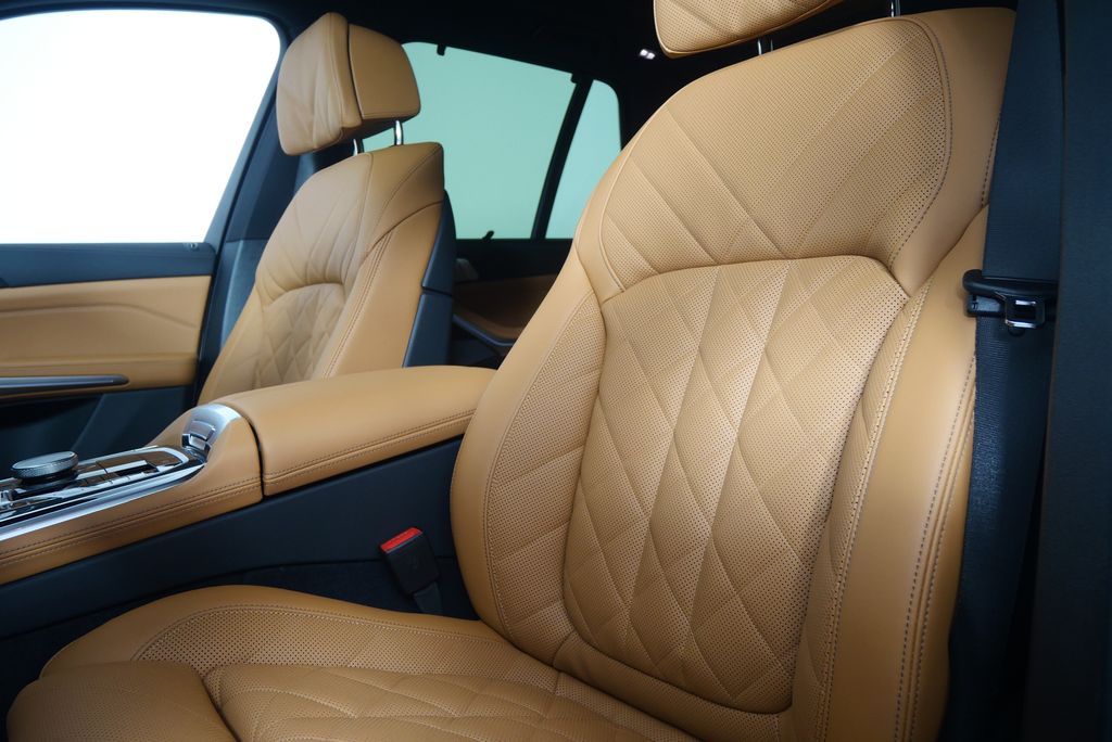 Thumbnail: 2026 BMW X5 - 11