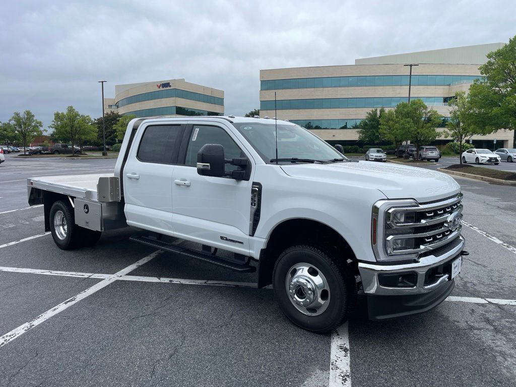 2026 Ford F-350 Chassis LARIAT