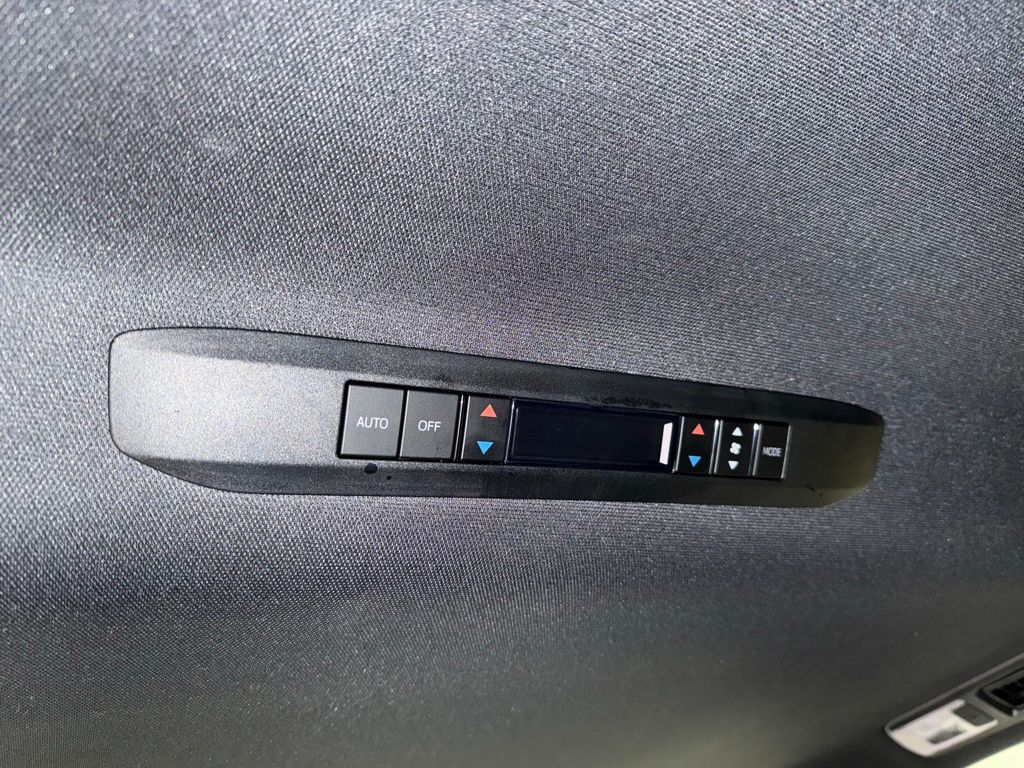 Thumbnail: 2025 Toyota Sienna - 22