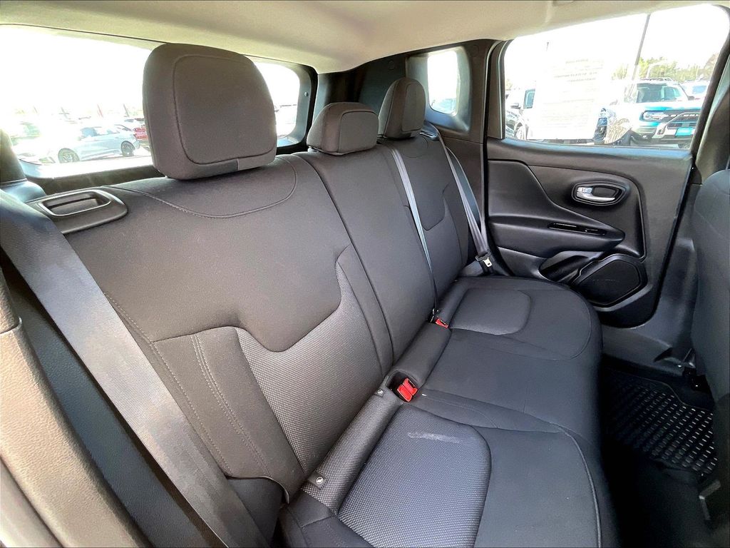 2023 Jeep Renegade — photo 15