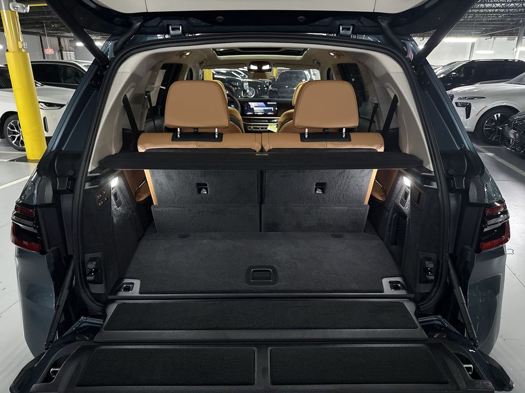 Thumbnail: 2027 BMW X7 - 25