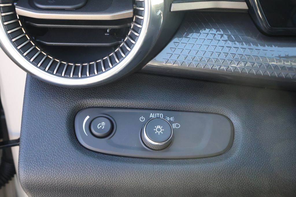 Thumbnail: 2026 Chevrolet Trax - 20