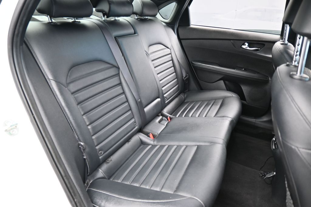 Used 2024 Snow White Pearl Kia GT-Line image 46