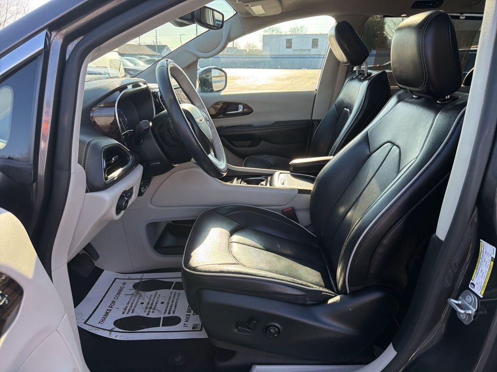 Thumbnail: 2021 Chrysler Pacifica - 18