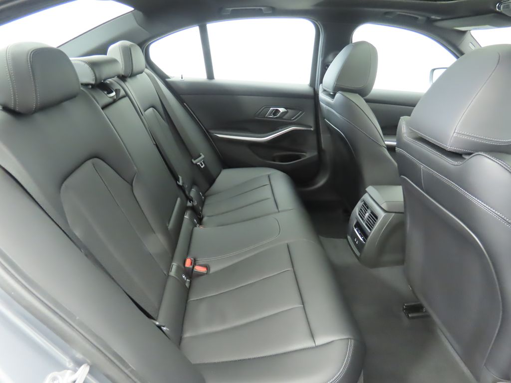 Thumbnail: 2026 BMW 3 Series - 21