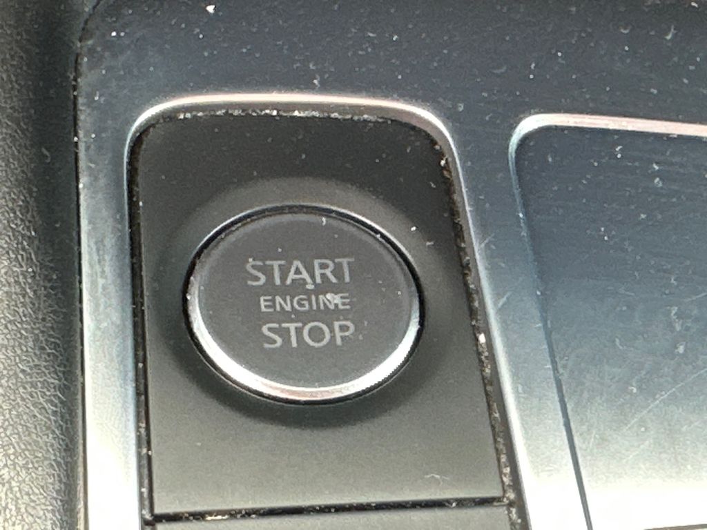 Used 2023 Black INFINITI LUXE image 31