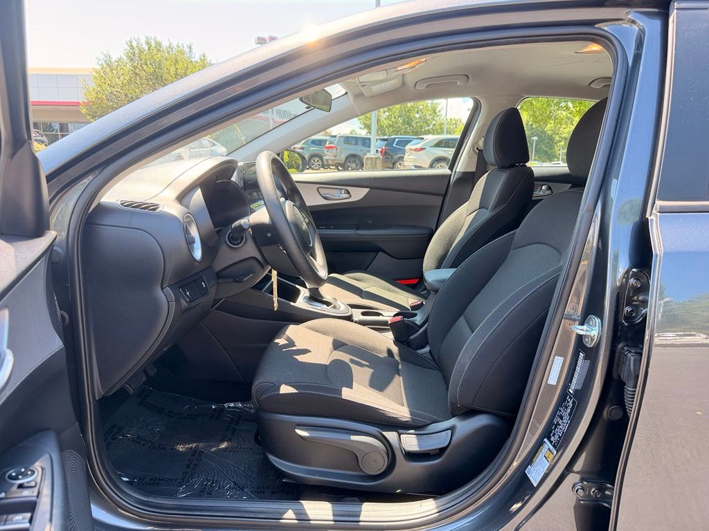 2024 Kia Forte LXS Gravity Gray - Jim Hudson Acura - Image 17