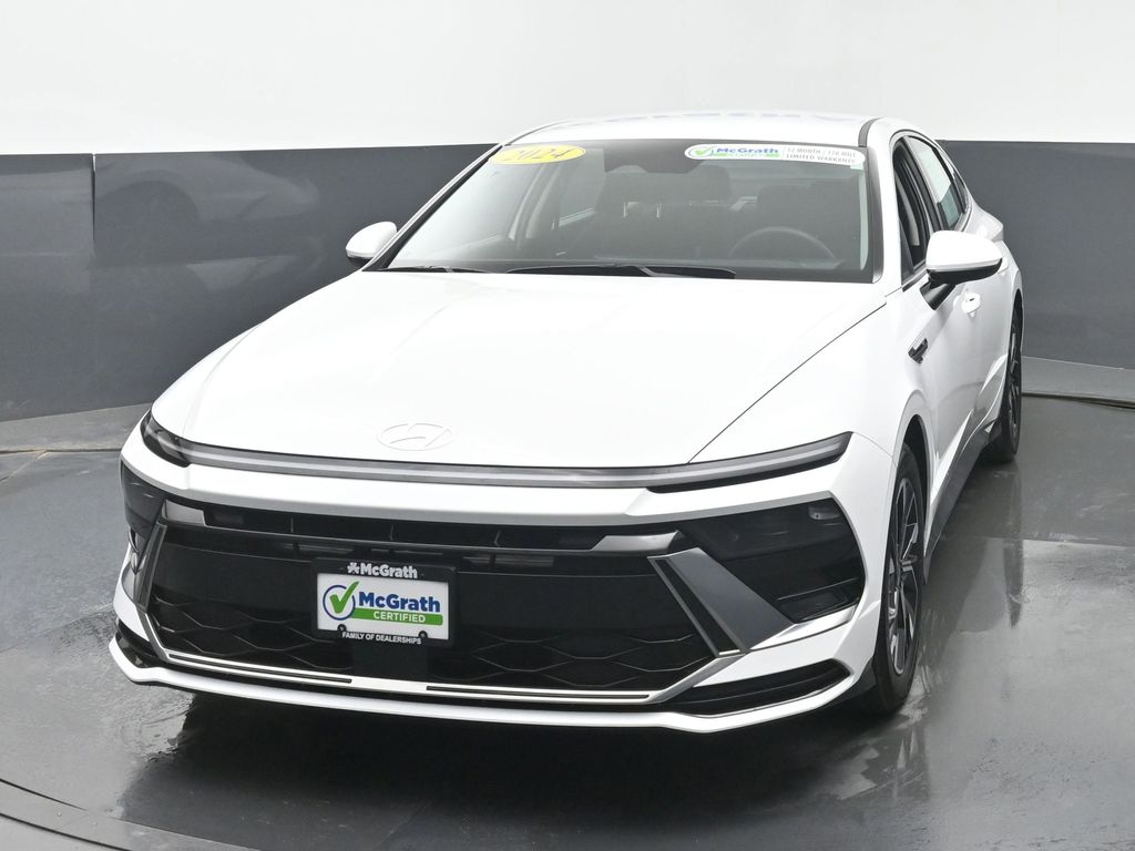 Certified Used 2024 White Hyundai SEL image 5
