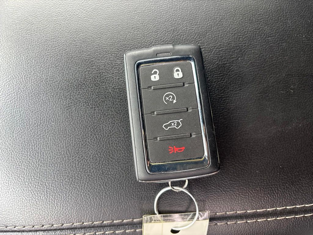 Used 2025 Jeep Grand Cherokee SUV