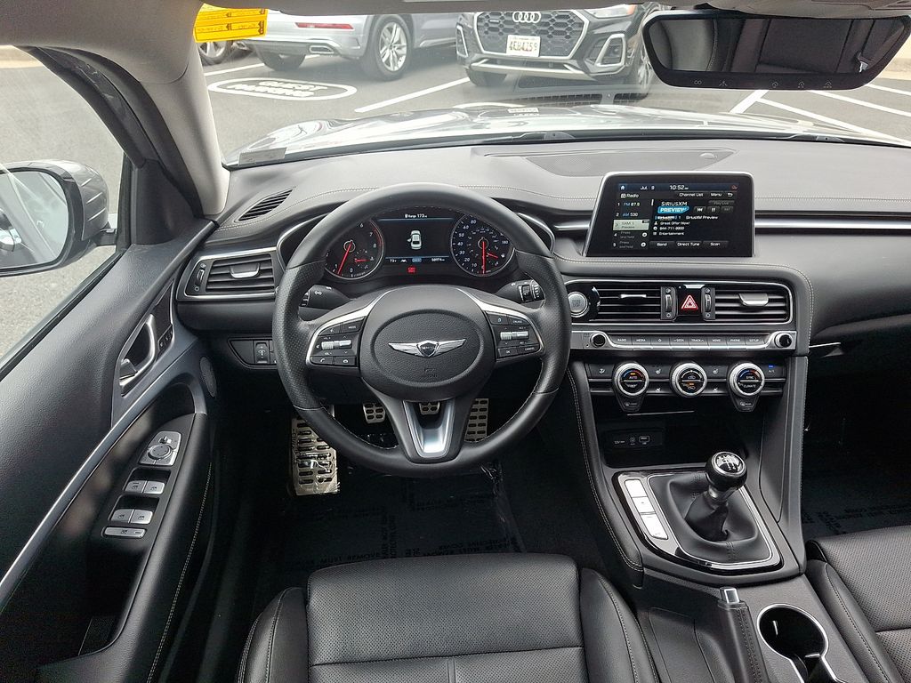 Thumbnail: 2020 Genesis G70 - 11
