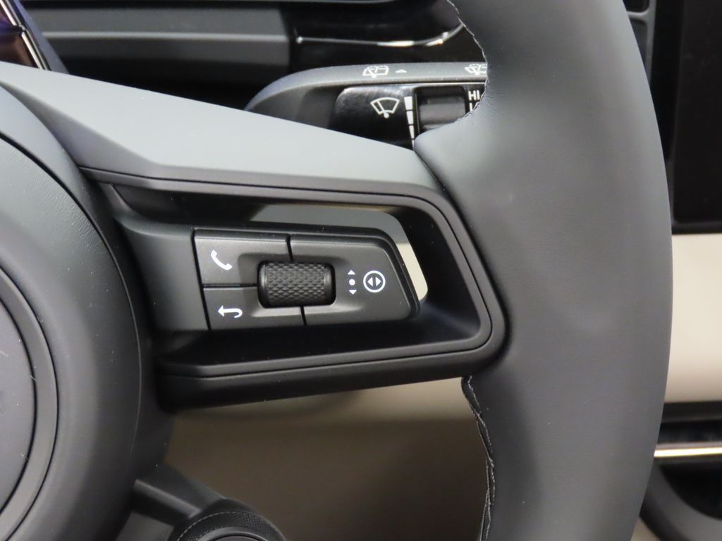 Thumbnail: 2026 Porsche Macan - 22