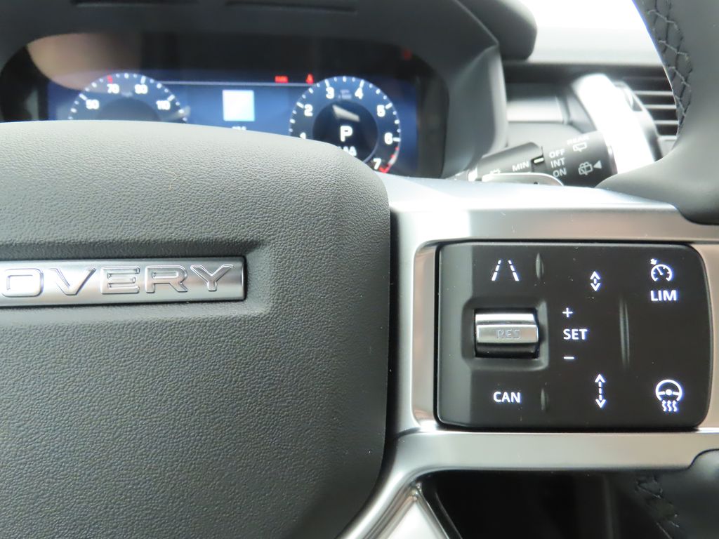 Thumbnail: 2026 Land Rover Discovery - 12