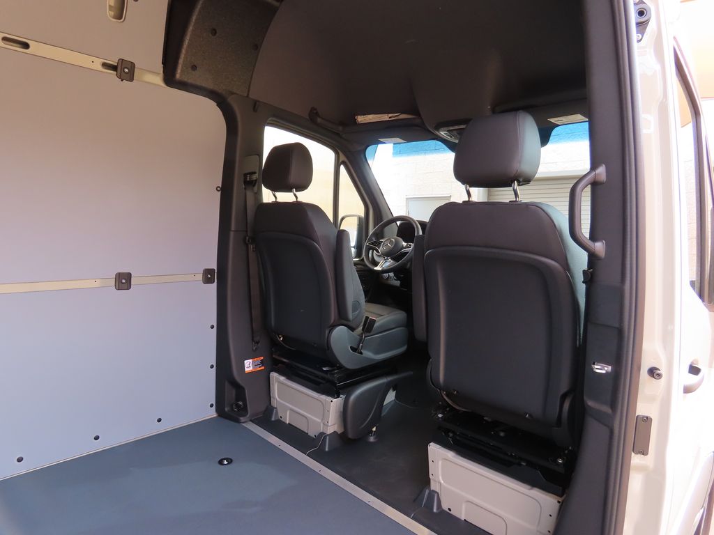 2025 Mercedes-Benz Sprinter 2500 23