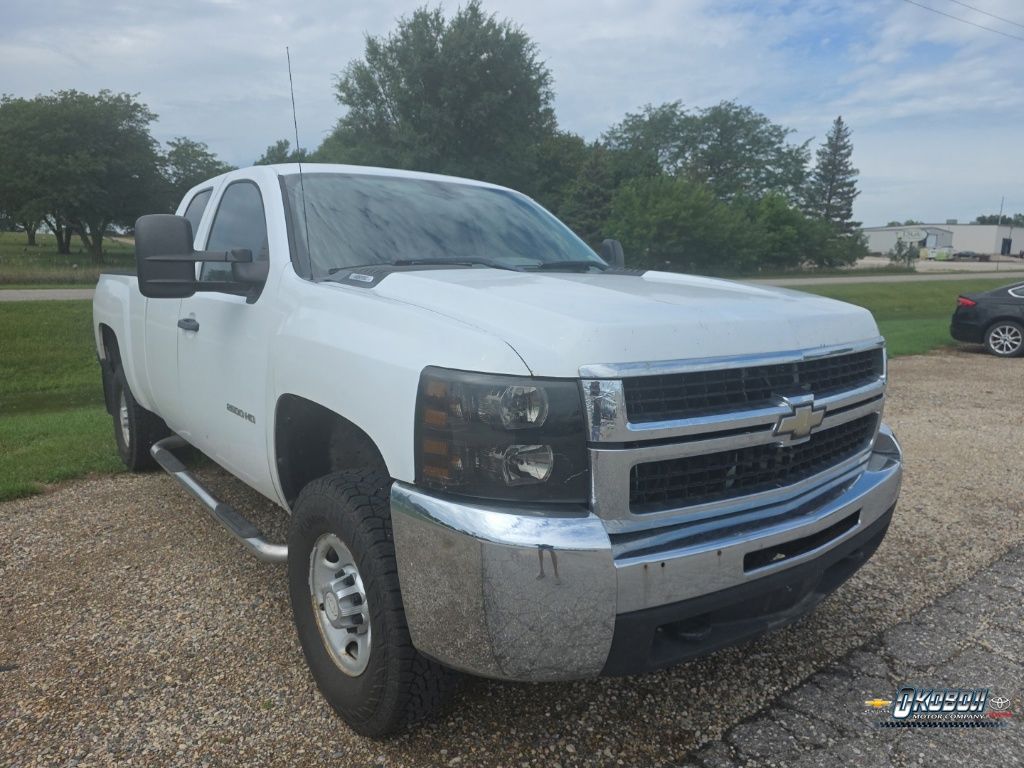 Summit White 2010 Chevrolet Silverado 2500HD Pickup Truck Four-Wheel Drive 6-Speed Automatic Overdrive