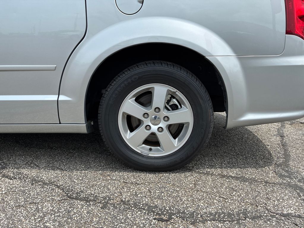 2012 Dodge Grand Caravan SXT - 6