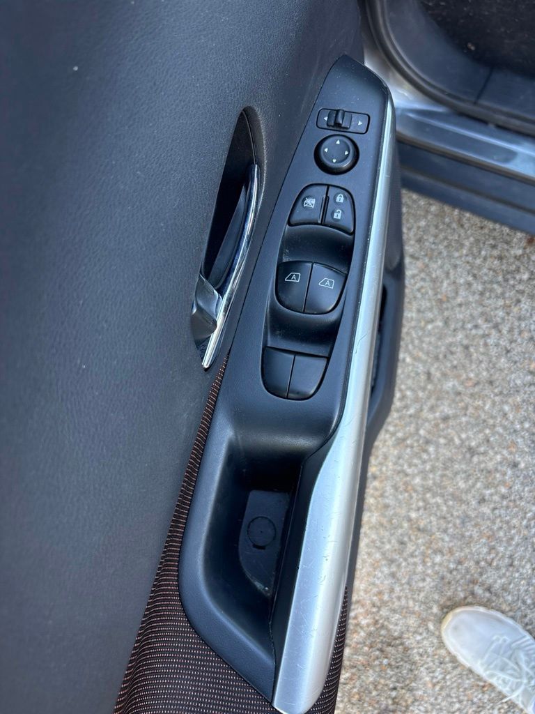 2019 Nissan Kicks SR Gray at Phil Fitts Ford