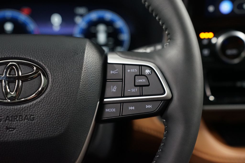 Thumbnail: 2026 Toyota Highlander - 13