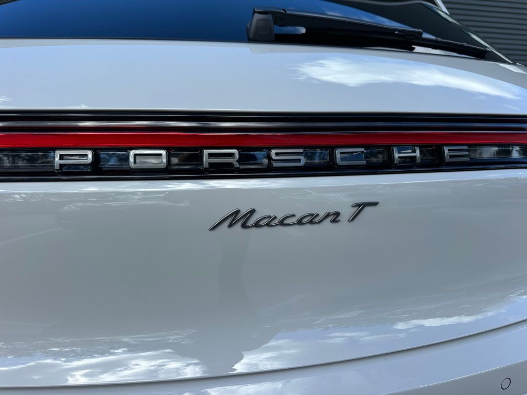 Thumbnail: 2026 Porsche Macan - 14