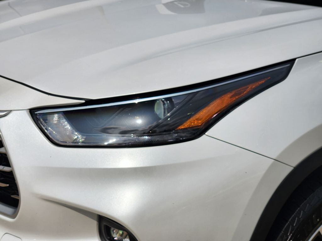 2022 Toyota Highlander Hybrid XLE Beige at Toyota of Victoria