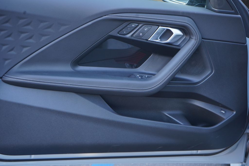 Thumbnail: 2025 BMW 2 Series - 9
