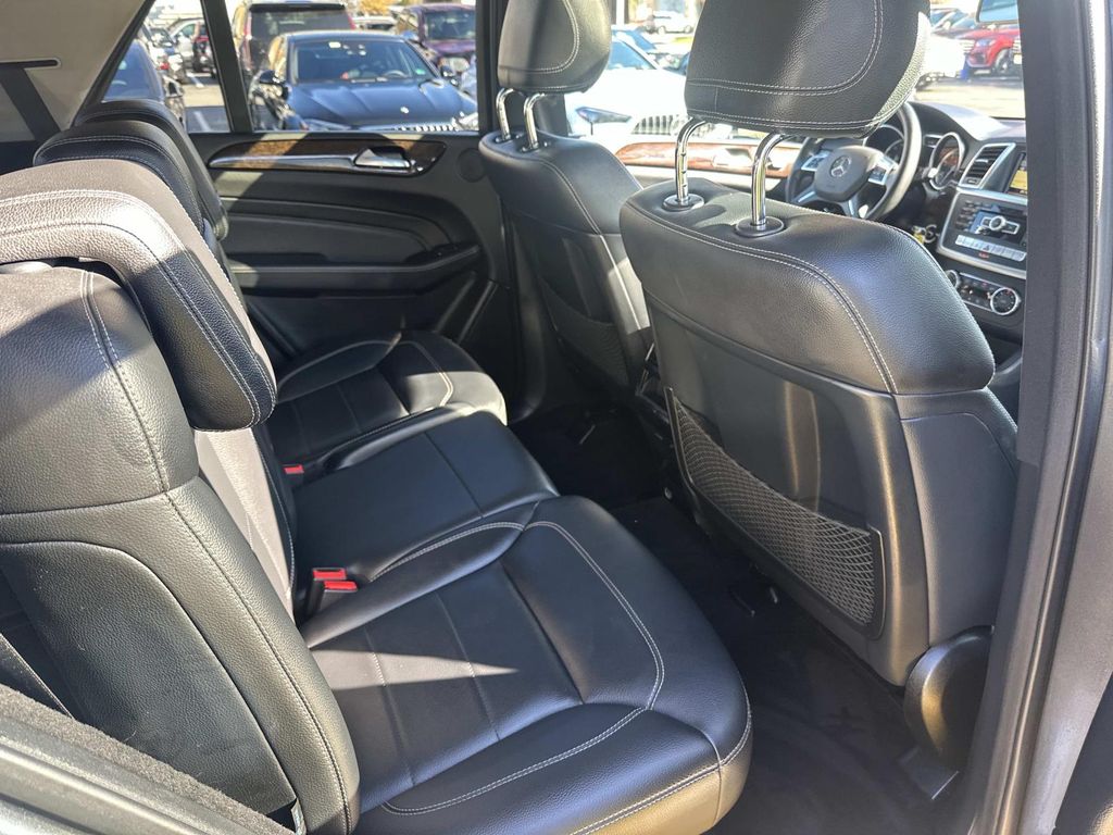 Thumbnail: 2012 Mercedes-Benz M-Class - 24