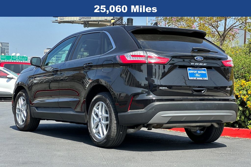 2022 Ford Edge SEL photo
