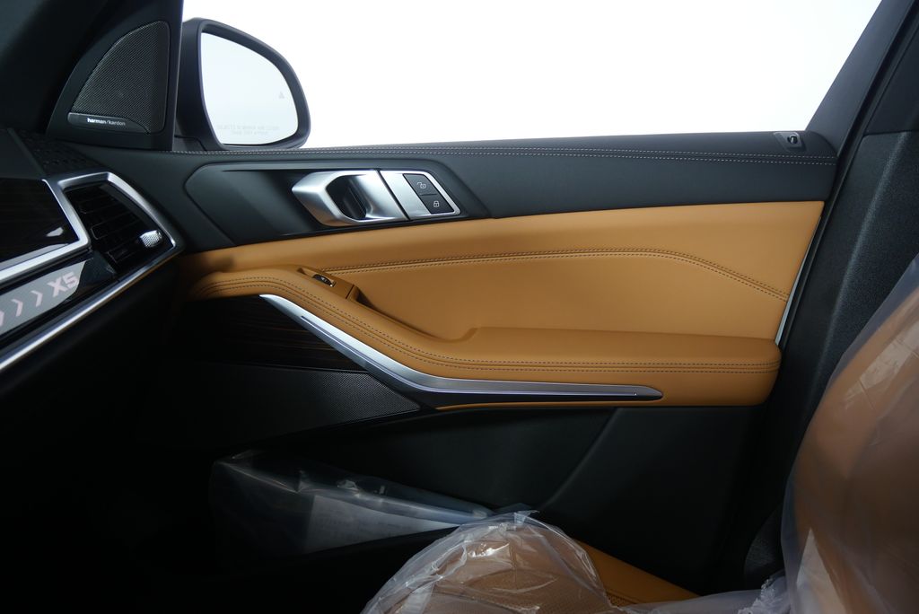 Thumbnail: 2026 BMW X5 - 22
