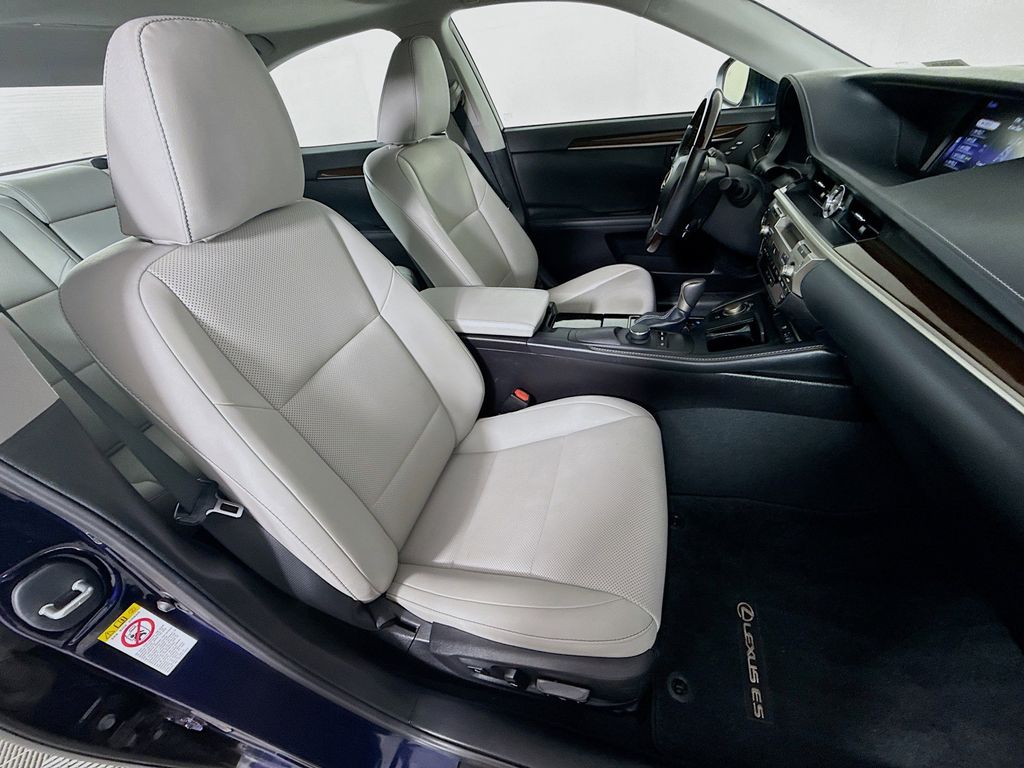 Thumbnail: 2017 Lexus ES - 28