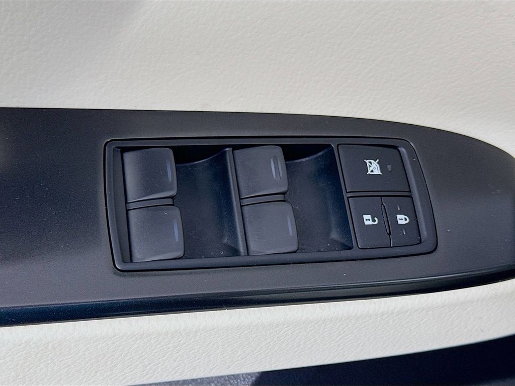 Thumbnail: 2022 Lexus GX - 18
