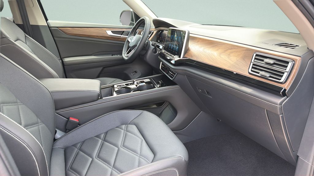 New 2026 Black Volkswagen 2.0T SE w/Technology image 33